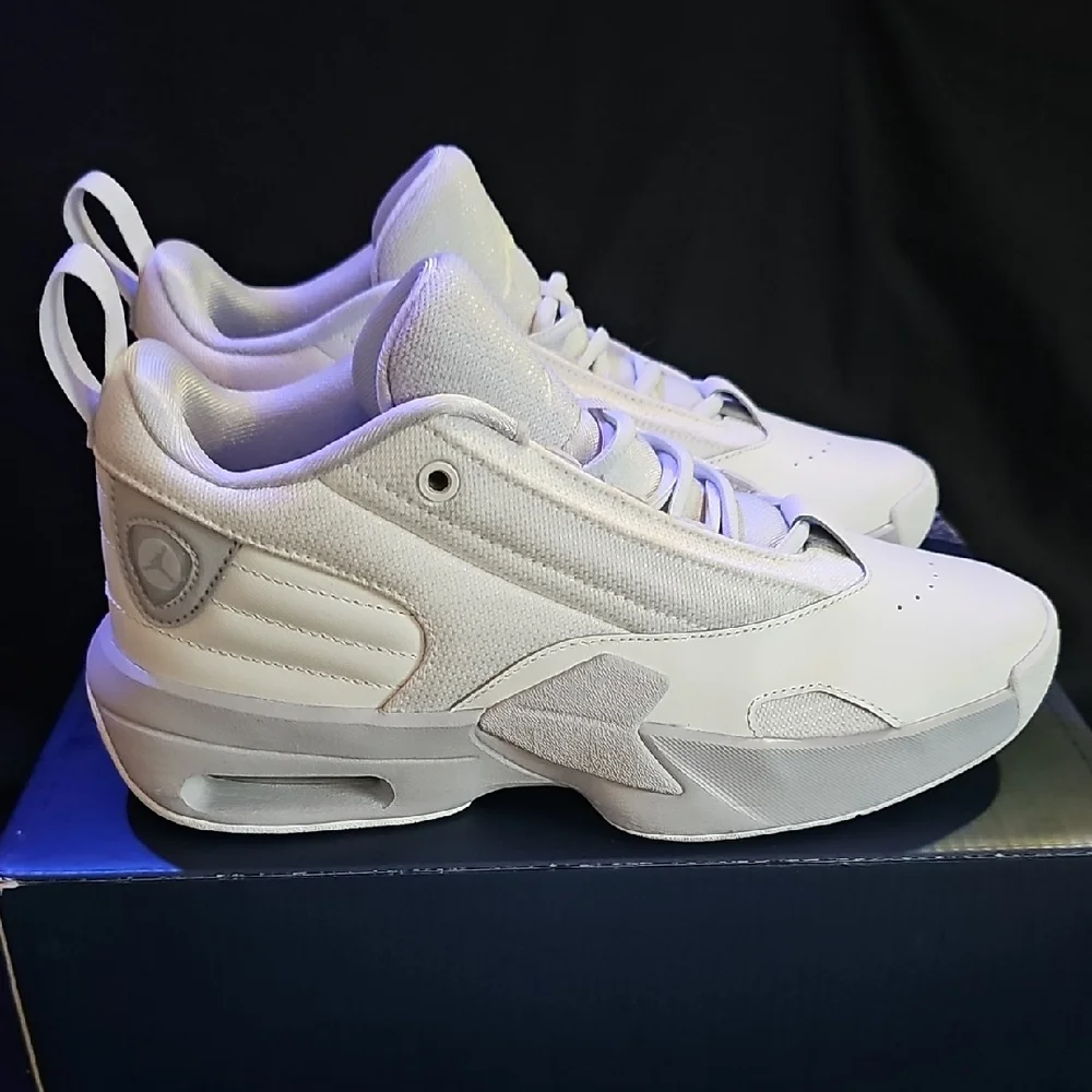 *Brand New* Jordan Max Aura 6s - Picture 3 of 11